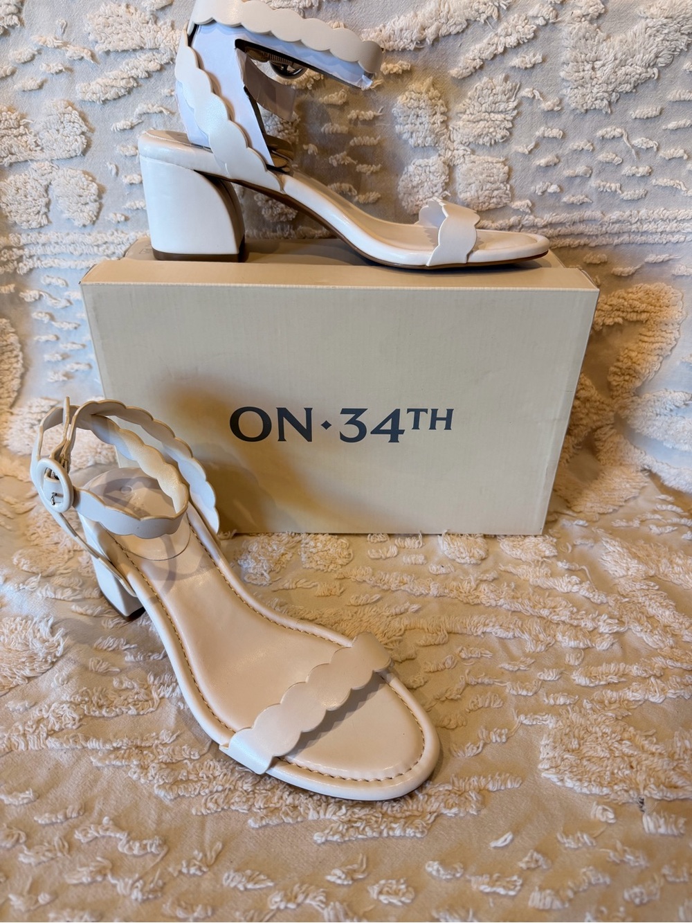 ON·34TH White Scalloped Low Block Heel Sandals for Women 678